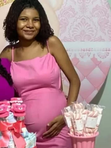 Mulher é presa suspeita de matar jovem grávida para roubar bebê Mulher é presa suspeita de matar jovem grávida para roubar bebê
