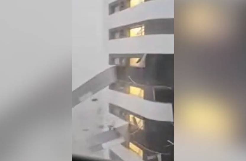 Forte temporal em São Paulo arranca fachada de prédio Forte temporal em São Paulo arranca fachada de prédio