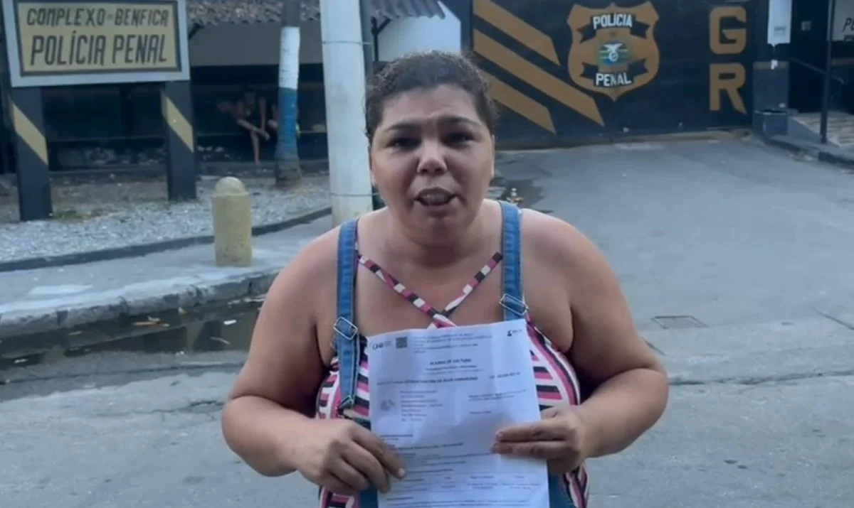 Mulher é presa por engano ao tentar denunciar agressões do marido