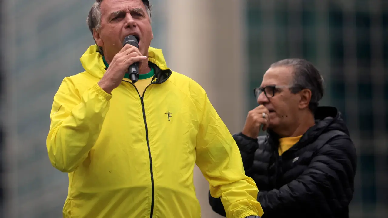Jair Bolsonaro chama o presidente Lula de vagabund*