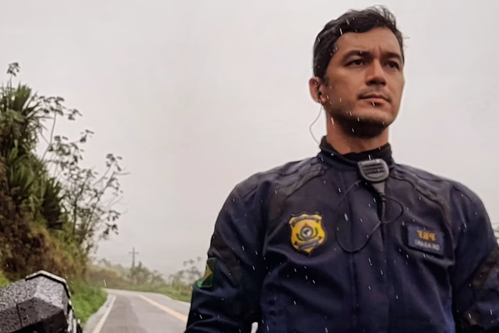 Agente da PRF promove reflexão se “vale a pena” morrer pela segurança dos cidadãos após colegas morrerem em ação, e é denunciado pela corregedoria da corporação Agente da PRF promove reflexão se “vale a pena” morrer pela segurança dos cidadãos após colegas morrerem em ação, e é denunciado pela corregedoria da corporação