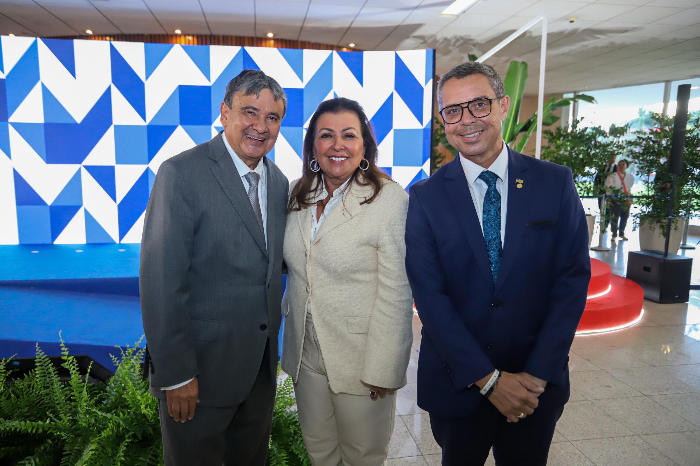 Presidente do TCE/SE, Susana Azevedo, Ministro Wellington Dias e Governador Fábio Mitideri encontram-se em Brasília Presidente do TCE/SE, Susana Azevedo, Ministro Wellington Dias e Governador Fábio Mitideri encontram-se em Brasília