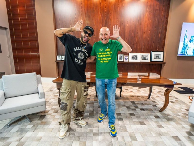Empresário da Havan aplica pegadinha com sósia de Neymar para comemorar 1° de abril Empresário da Havan aplica pegadinha com sósia de Neymar para comemorar 1° de abril