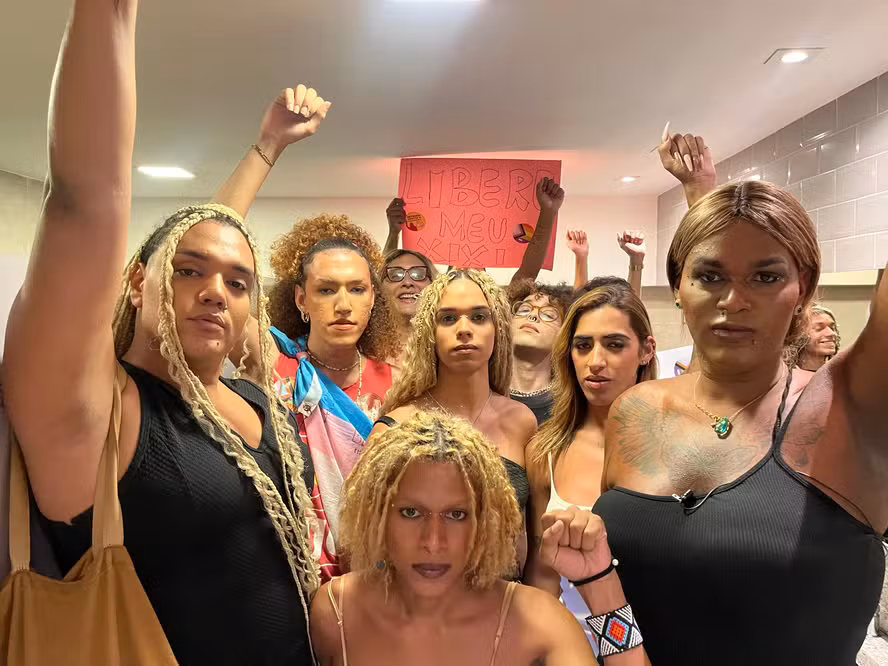 ‘Xixi simbólico’: protesto de mulheres trans volta a causar polêmica