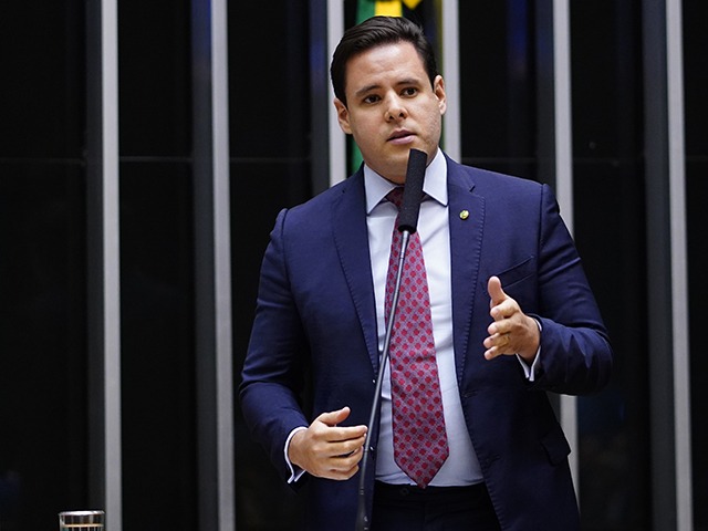 Rodrigo Valadares pronuncia-se após acusações de utilizar dinheiro público para benefício próprio