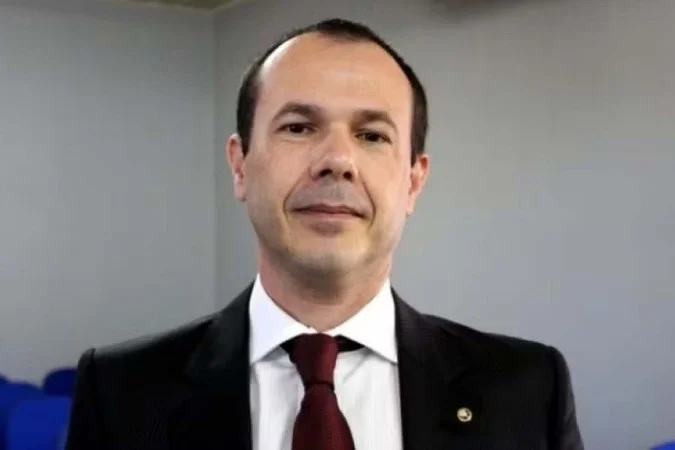PF afasta juiz de MT em operação que apura propinas e lavagem de dinheiro; prejuízo pode chegar a R$ 30 milhões PF afasta juiz de MT em operação que apura propinas e lavagem de dinheiro; prejuízo pode chegar a R$ 30 milhões