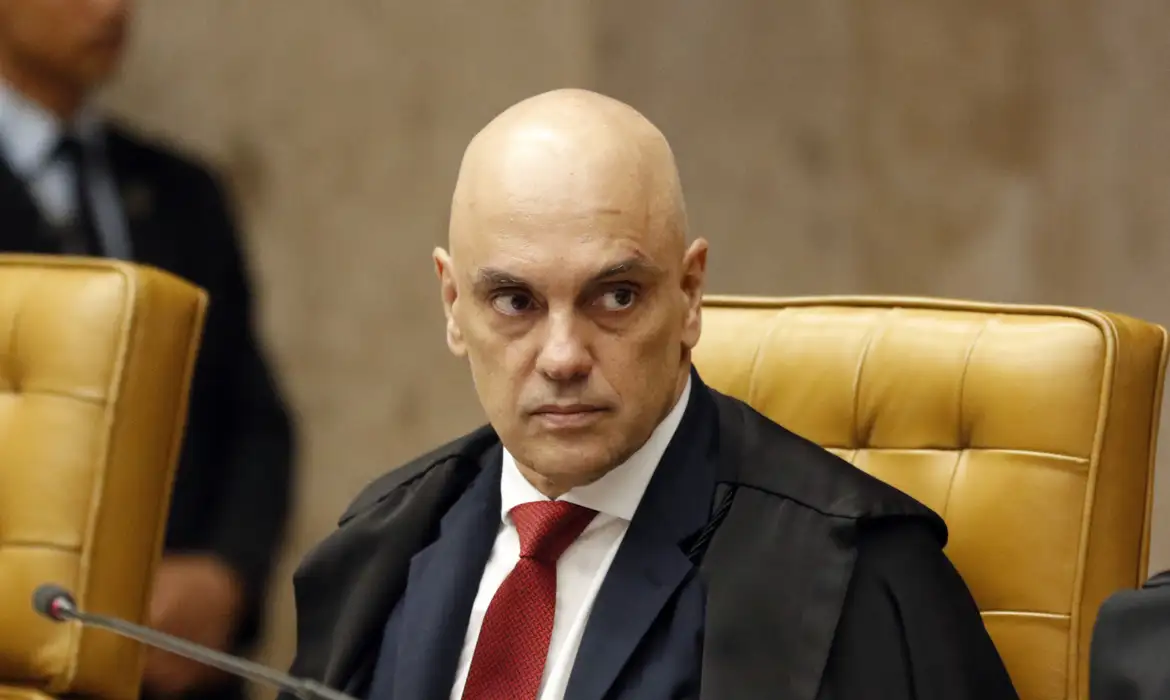 Moraes autoriza investigação contra Eduardo Bolsonaro em possível coação ao STF