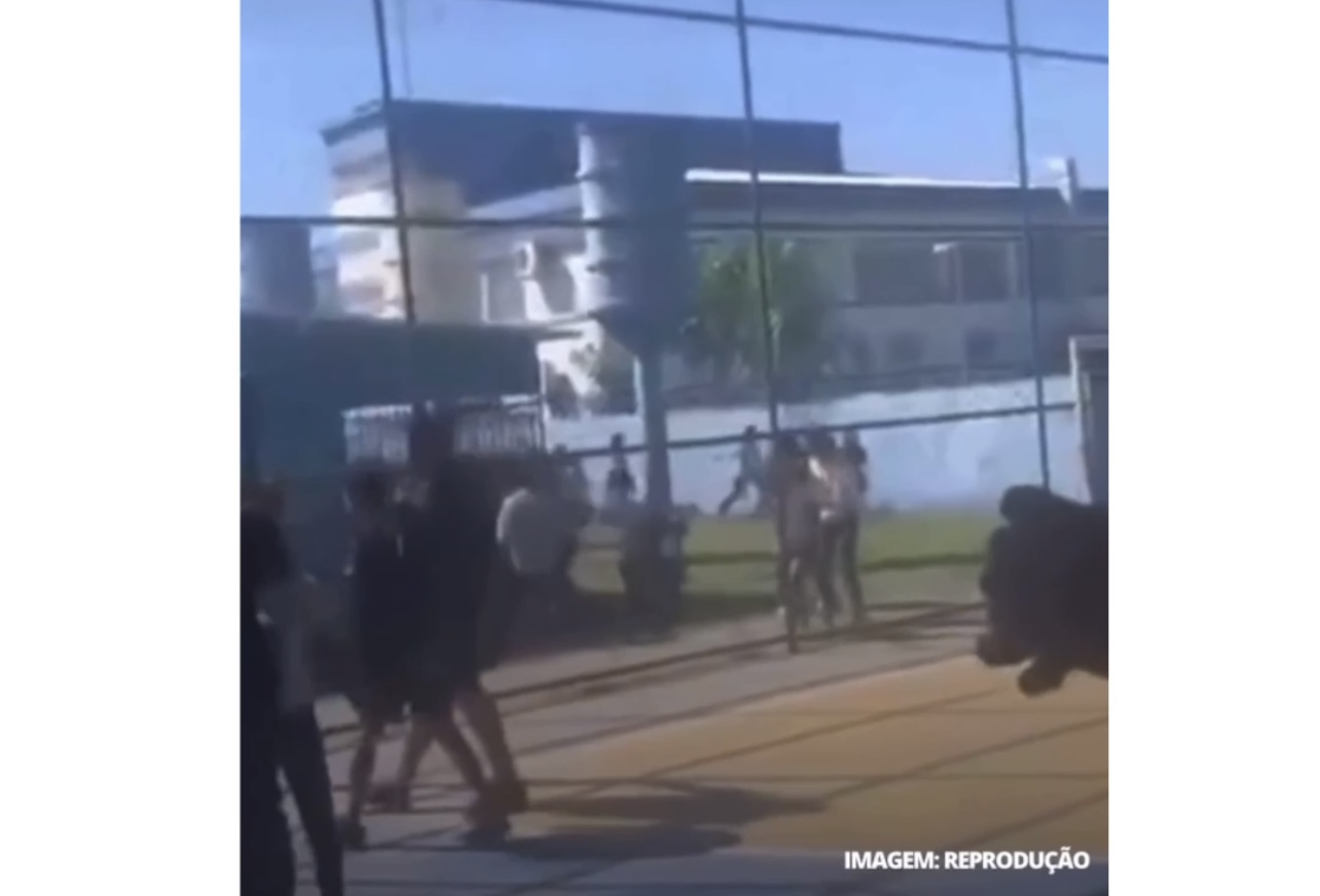 Pitbull ataca crianças em escola municipal no Rio de Janeiro Pitbull ataca crianças em escola municipal no Rio de Janeiro