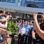 Após 21 dias internado, Bolsonaro recebe alta hospitalar no DF