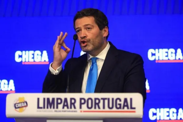 Líder da extrema-direita portuguesa, André Ventura, passa mal durante comício e precisa abandonar o palco