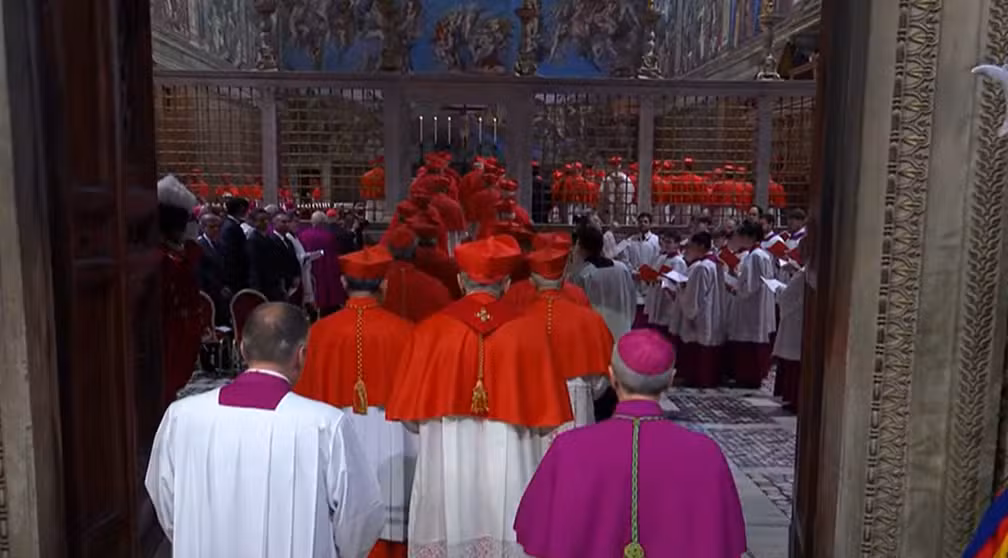 Começou o primeiro dia do Conclave para a escolha de novo Papa