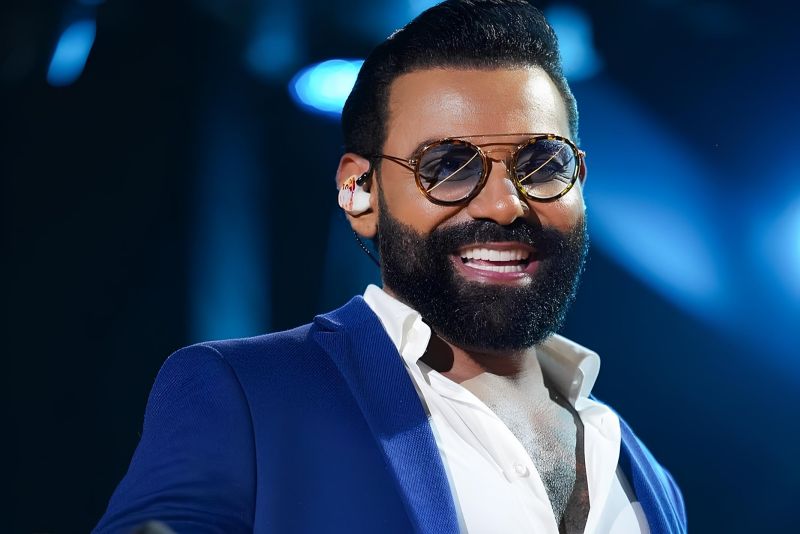 Cantor Pablo tem objeto arremessado em sua direção durante show no PI Cantor Pablo tem objeto arremessado em sua direção durante show no PI