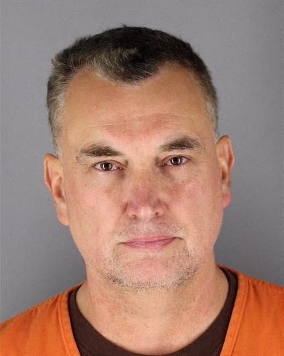 Suspeito de matar deputada e atacar senador em Minnesota é preso após operação policial Suspeito de matar deputada e atacar senador em Minnesota é preso após operação policial