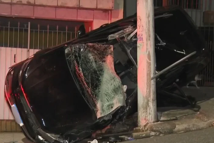 Jovem de 18 anos sem CNH provoca colisão de veículos em SP Jovem de 18 anos sem CNH provoca colisão de veículos em SP