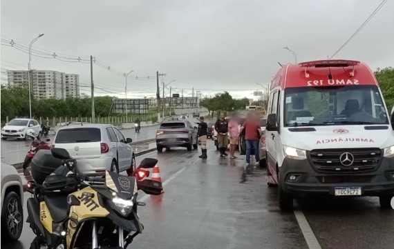 Colisão frontal deixa dois motoristas feridos na zona sul de Aracaju Colisão frontal deixa dois motoristas feridos na zona sul de Aracaju