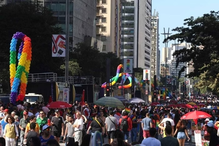 Parada do Orgulho LGBT+ de São Paulo destaca os desafios da população LGBTQIAPN+ na terceira idade