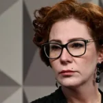 Carla Zambelli é considerada foragida e pode ser extraditada para o Brasil