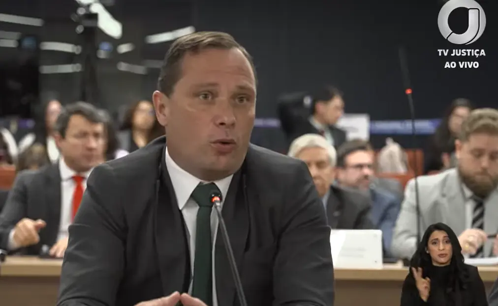 Mauro Cid afirma que Bolsonaro leu e alterou a minuta golpista durante depoimento no STF