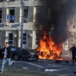 Ataques aéreos deixam mortos na Ucrânia e atingem infraestrutura na Rússia