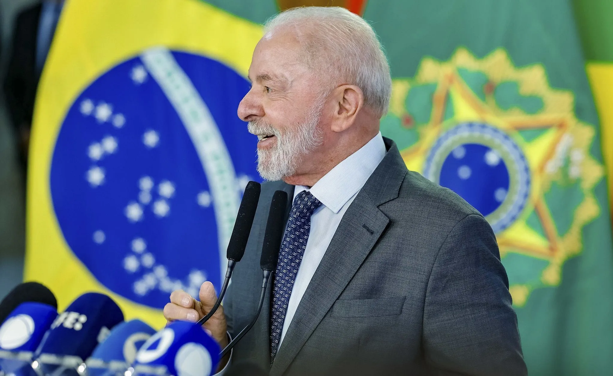 Pesquisa Quest mostra desaprovação do Governo Lula em 57% Pesquisa Quest mostra desaprovação do Governo Lula em 57%