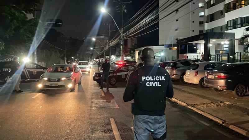 Trio é preso suspeito de realizar delivery de drogas em bairros nobres de Salvador Trio é preso suspeito de realizar delivery de drogas em bairros nobres de Salvador