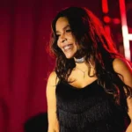 Vocalista da banda Calcinha Preta comete gafe com bandeira de Pernambuco e sofre duras críticas
