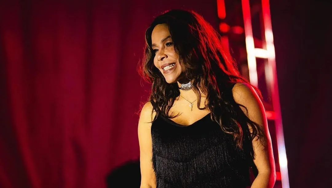 Vocalista da banda Calcinha Preta comete gafe com bandeira de Pernambuco e sofre duras críticas Vocalista da banda Calcinha Preta comete gafe com bandeira de Pernambuco e sofre duras críticas