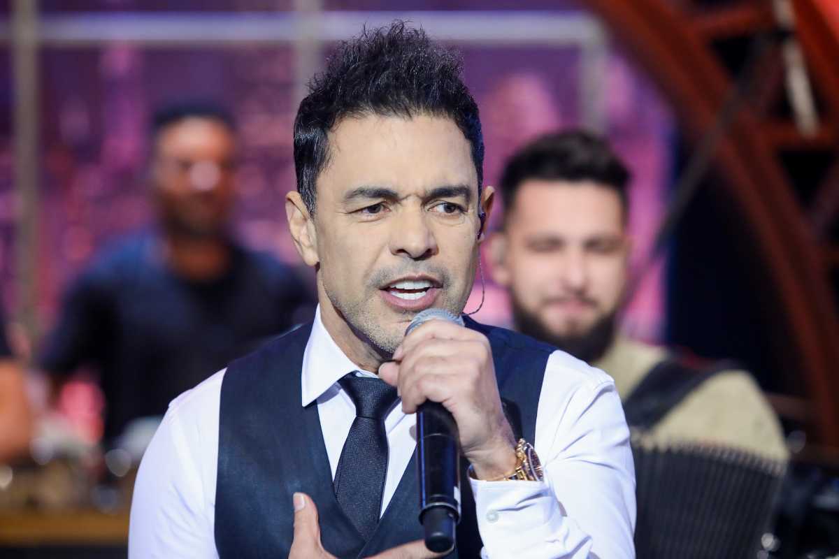 Zezé di Camargo proíbe a imprensa de transmitir seu show no PE e vídeos dele desafinando repercutem na internet