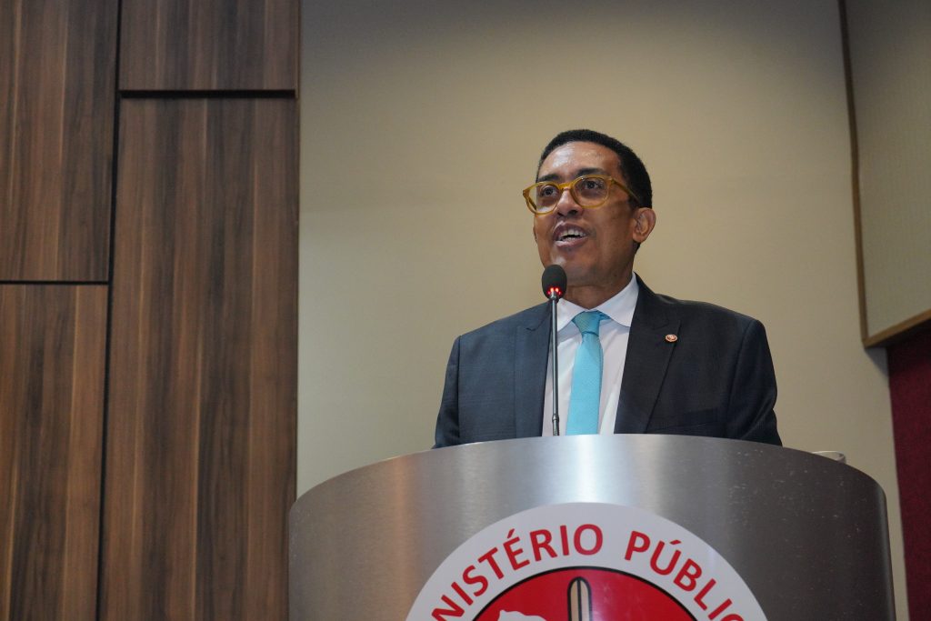 Promotor Luis Fausto Valois é empossado para novo mandato à frente da Associação Sergipana do Ministério Público Promotor Luis Fausto Valois é empossado para novo mandato à frente da Associação Sergipana do Ministério Público