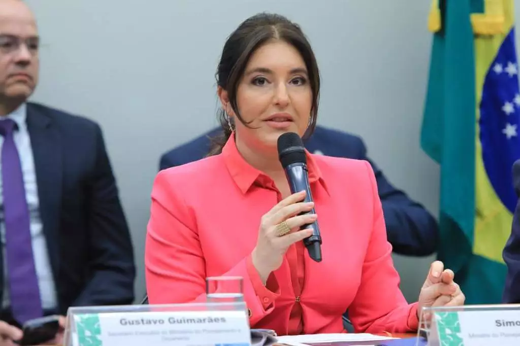 Tebet defende taxação de altas rendas e diz que justiça tributária não tem lado político Tebet defende taxação de altas rendas e diz que justiça tributária não tem lado político
