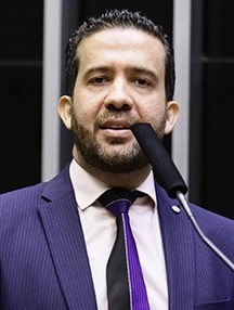 Deputado André Janones acusa colegas de agressão e importunação sexual em plenário da Câmara Deputado André Janones acusa colegas de agressão e importunação sexual em plenário da Câmara