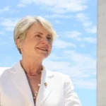 Senadora Margareth Buzetti atribui a culpa da tornozeleira eletrônica de Bolsonaro em seu filho, Eduardo Bolsonaro