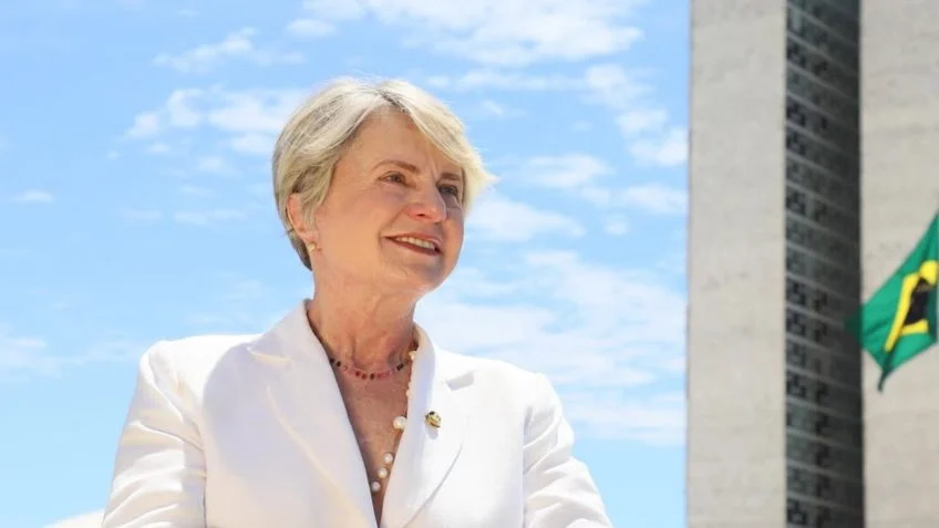 Senadora Margareth Buzetti atribui a culpa da tornozeleira eletrônica de Bolsonaro em seu filho, Eduardo Bolsonaro