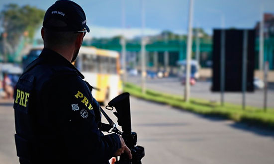 Homem é encontrado morto dentro de caminhão em Malhada dos Bois Homem é encontrado morto dentro de caminhão em Malhada dos Bois