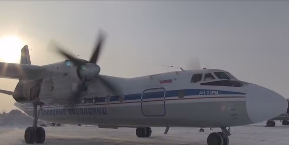 Avião comercial cai na Rússia transportando dezenas de passageiros