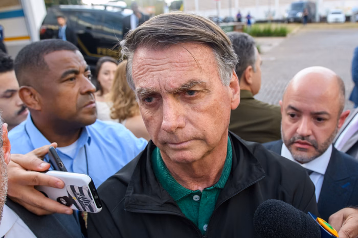 Bolsonaro sofre mandado de busca e apreensão em sua casa em Brasília