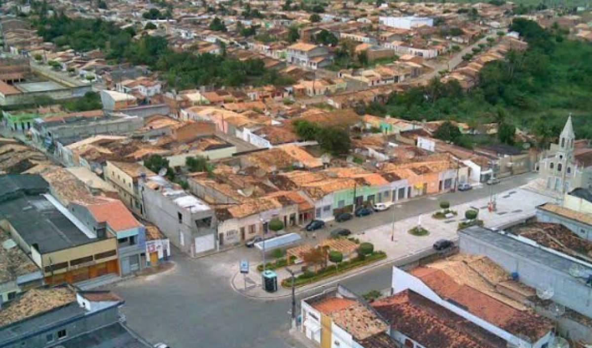 Homem em surto tenta invadir delegacia em Nossa Senhora da Glória e é contido pela polícia