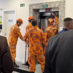 Ministro Barroso fica preso em elevador durante visita à OAB em Fortaleza
