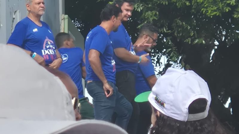 Diretor soteropolitano é atingido com cano durante protestos da classe dos professores Diretor soteropolitano é atingido com cano durante protestos da classe dos professores
