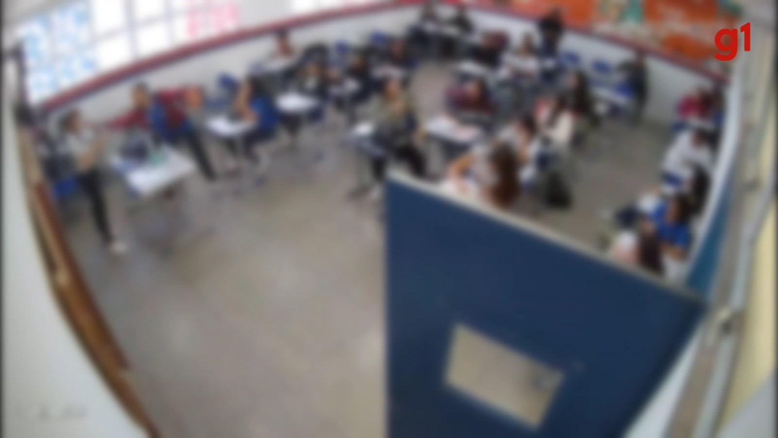 Adolescente agride professora por causa de ar-condicionado em escola da Bahia Adolescente agride professora por causa de ar-condicionado em escola da Bahia