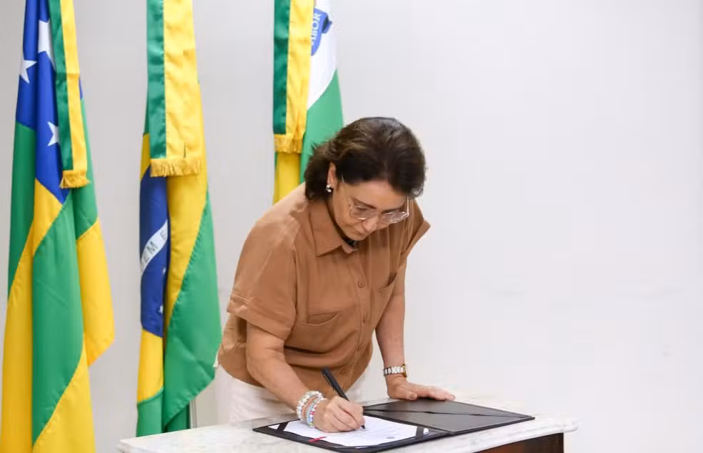 Emília Corrêa veta projeto de implantação da Lotaju
