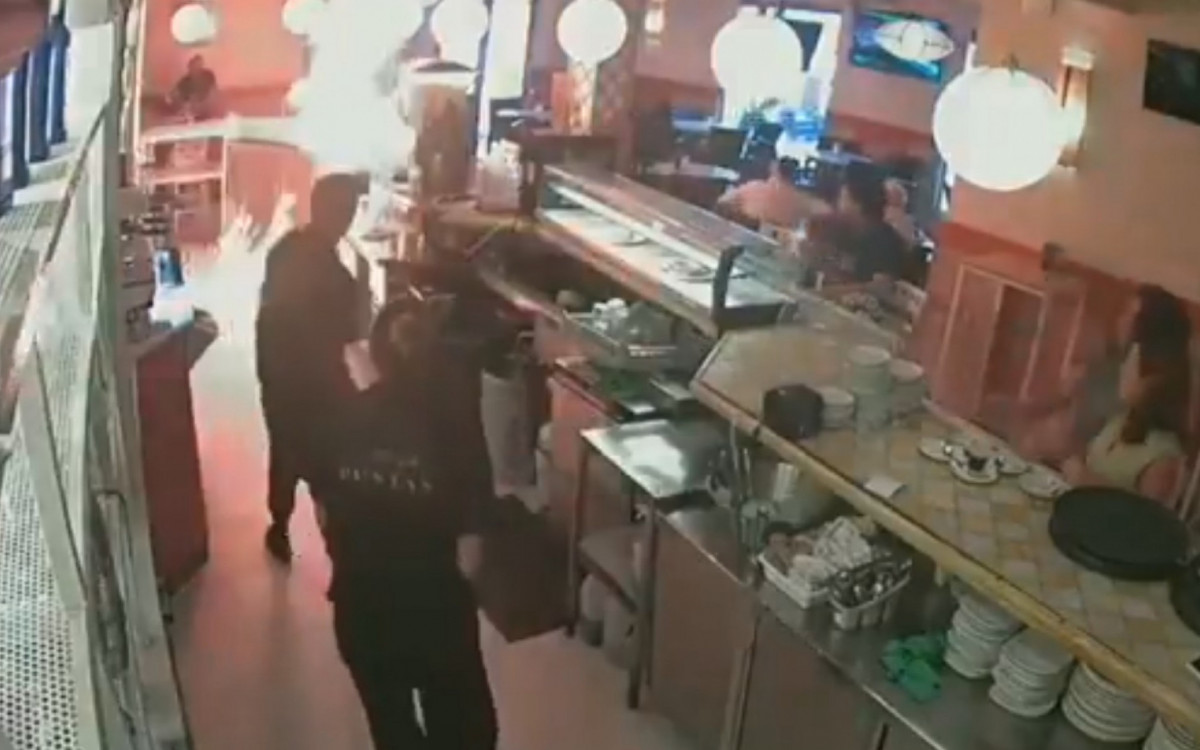 Homem é preso após inc3ndiar restaurante ao descobrir que local não oferecia maionese