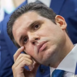 Mãe de foragido pelos atos de 8 de Janeiro confronta o Presidente da Câmara