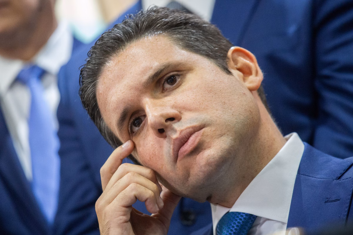 Mãe de foragido pelos atos de 8 de Janeiro confronta o Presidente da Câmara