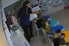 Professora é flagrada agredindo aluno de quatro anos em escola particular no Rio Grande do Sul