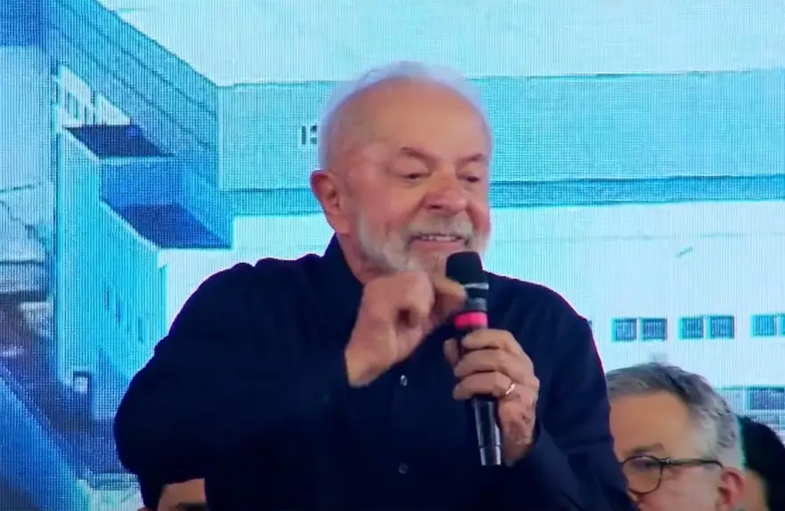 “Esta é a verdadeira traição da pátria”: Lula chama Eduardo Bolsonaro de traidor e defende cassação de mandato do político