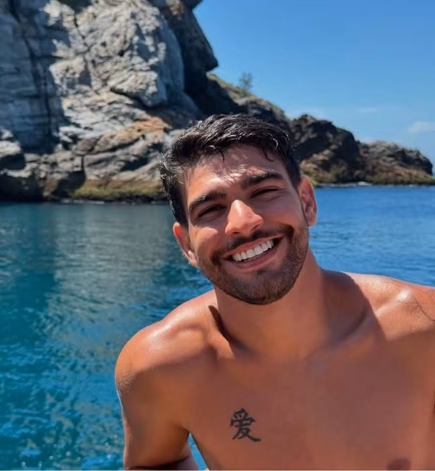 Brasileiro morre após cair de sacada durante viagem de férias em Ibiza Brasileiro morre após cair de sacada durante viagem de férias em Ibiza