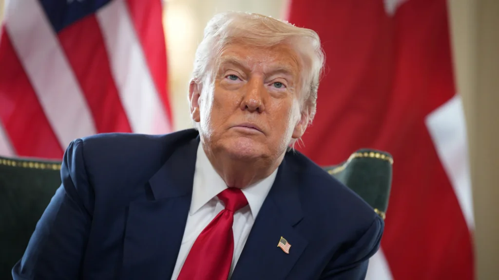 Presidente dos Estados Unidos, Donald Trump, demite a diretora do banco Central Americano