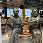 Preta Gil recebe homenagem ao lado de Gilberto Gil na Orla de Copacabana