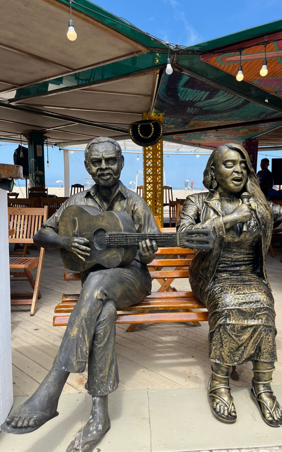 Preta Gil recebe homenagem ao lado de Gilberto Gil na Orla de Copacabana
